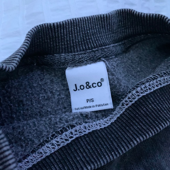 Distressed cropped crew neck! - Picture 3 of 3